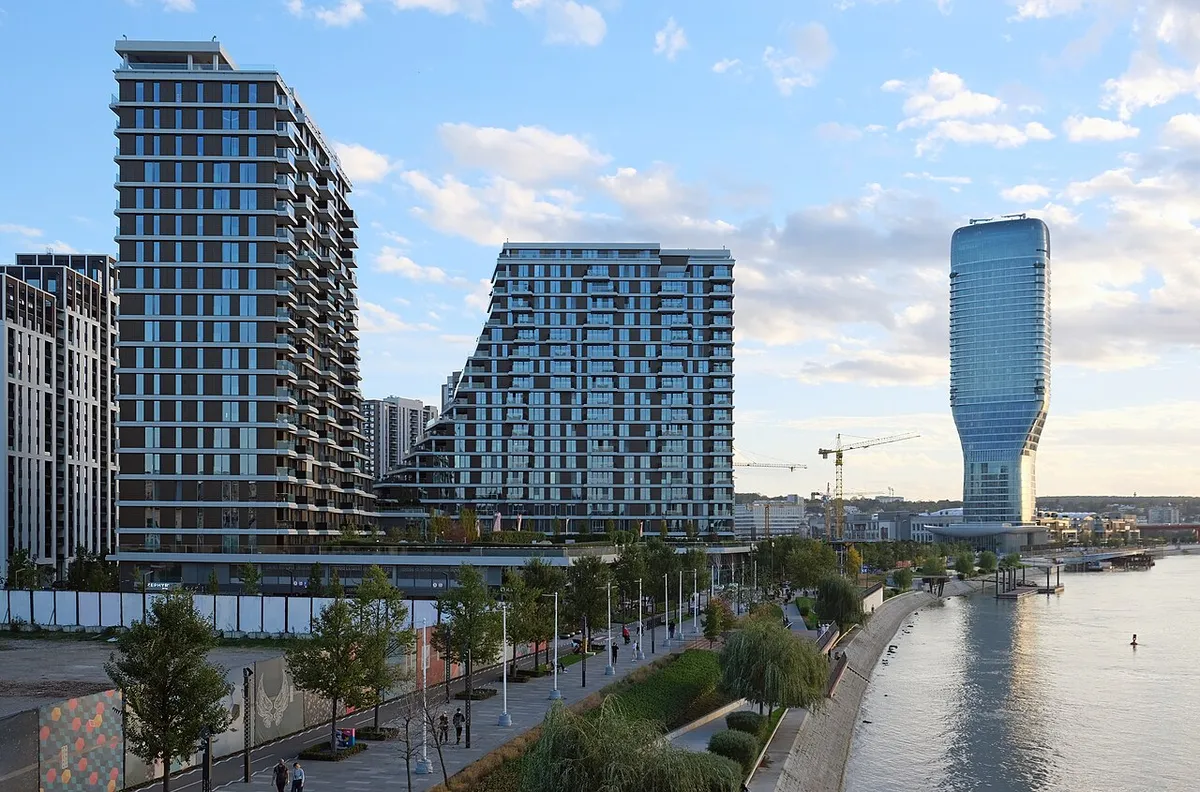 Жилой район Belgrade Waterfront в Белграде, где находится офис CAO-RENT